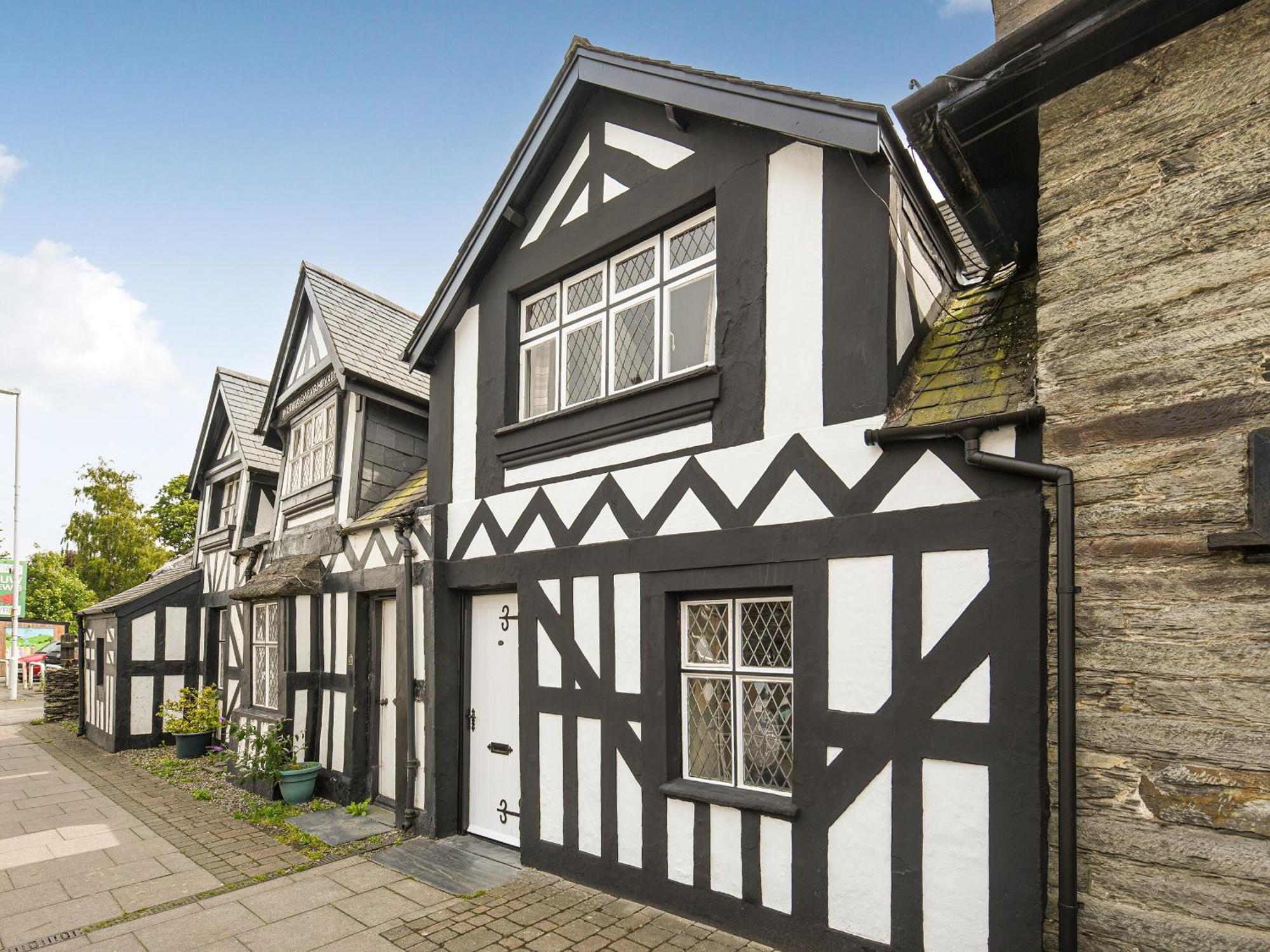 Bwthyn Llys Machynlleth Old Court House Vila Exterior foto